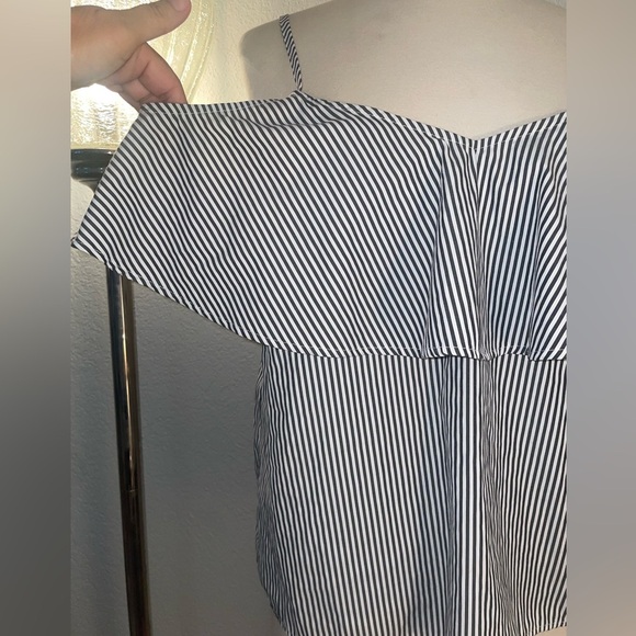 Miley & Molly off the shoulder top size XL, fits like a Large - Picture 3 of 6